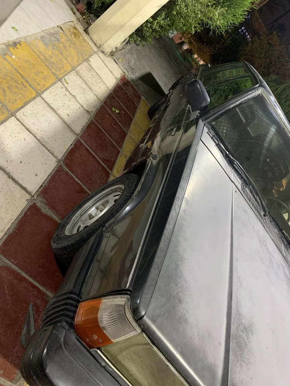 السلام عليكم لبيع فالفو 740 بلاديه لاصبغ ولاضربه مثل ماموجوده كدامك رقم بابل مداور ثاني يوم  السياره مكينه وكير جدد توني شادهن جاهزه السياره سنويتهه ل2027 
السعر ٢٣ وبيهه مجال 
ايي استفسار ***********
