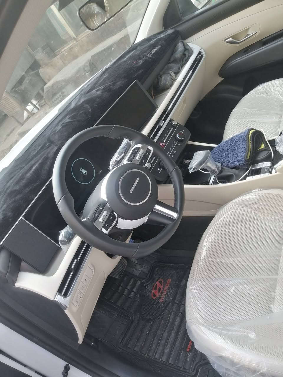 السلام عليكم
سياره توكسان خليجي للبيع
موديل 202‪5.
مواصفات السياره 202‪6
ماشيه 150‪0
السياره زيرو
فول مواصفات تو كلر
ويل 19.
كشنات تبريد فقط
السياره شخط مابيه سياره حلوه وجاهزه
الجنطه كهرباء.
بردات.
محرك 200‪
السياره تحت الضمان الشركه 
شركه فجر البلاد 
السعر قفل 236‪
بيع مستعجل 
العنوان النجف الأشراف
***********‪ 📞
