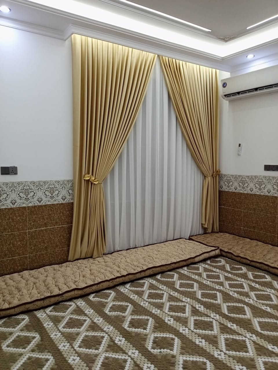 #خياطة زكريا الخياط #للستائر
كافة انواع الفصالات ويوجود انواع البنرات والتاجات 
وستائر الزيبره ويوجود كافة القمشة الفاخره 
العنوان شارع الاطباء مجاور مختبر صباح العگيدي 
للستفار التصال ع رقم 
***********
او مراسلة ع واتساب 
***********
