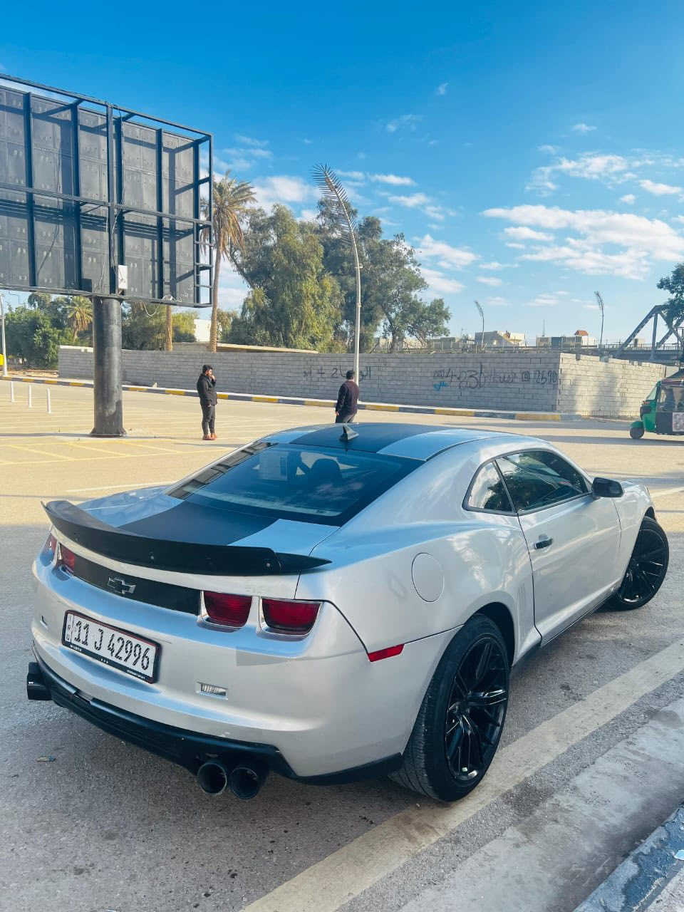 السلام عليكم للبيع كمارو مديل 10محدثه 18رقم بغداد   الجديدمشروع وطني   بسمنه تحويل مباشر
 لون سلفر 
حادث جاملغ خلفي مال امريكه بس اني ابيع احزام 
شرط بدون شواصي بدون كص بدون لغود كفاله 
  كير محرك مكفولات شرط
 تبريد  شغال
 كهربائيات جديده لايت زنون عالي ناصي حداديه حلوه 
للبيع امراوس حسب القناعه 
العنوان ديالى بعقوبة 
لاستفسار ***********
