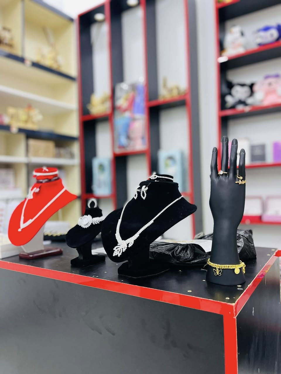 تم بفضل اللّٰه تعالى افتتاح محل🔥 (حكايات)
اكسسوارات و عطورات وهدايا 🎁 
اسعار منافسة وبضاعة مميزة •🔥
. واسط /قضاء الاحرار /خلف المركز الثقافي 
🚚. توصيل داخل قضاء الاحرار فقط 
📞. ***********/***********
