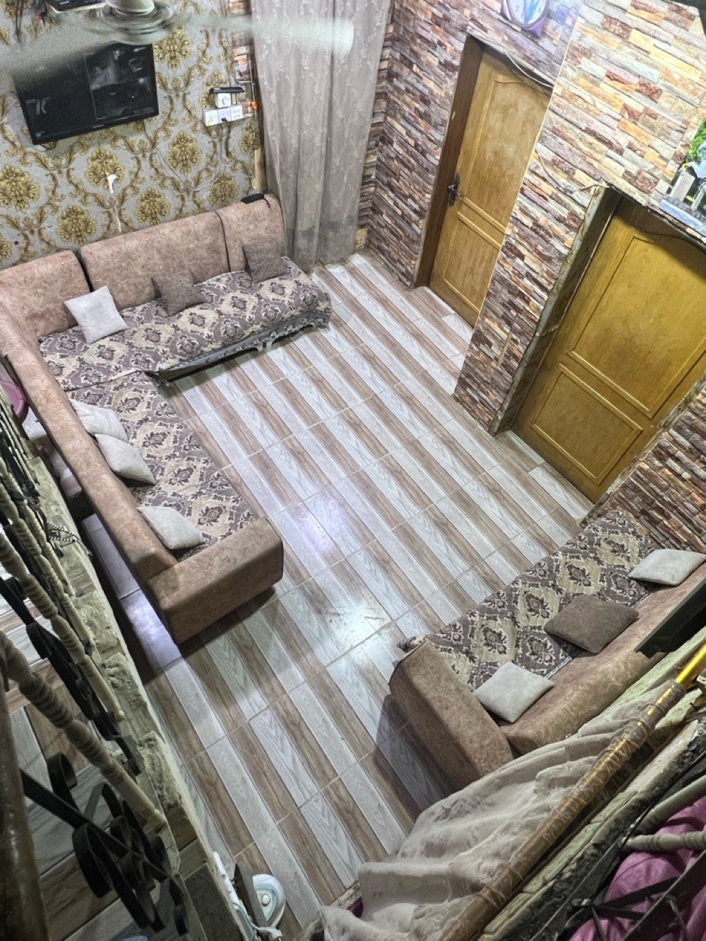 دار سكن للبيع 
السعر (34مليون وبي مجال بسيط )
العنوان دور الدواجن مقابل السيطره البحريه قريب من الشارع العام 
لا كص ولا إزاله ولا تبليغ صاير بنص الطابو 
يحتوي على 2 غرف منام + هول+ مجمع صحيات داخليه + ديوان خارجي + صحيات خارجيه + كراج صغير + ترك ومنور +مطبخ
مساحه المنزل 150متر 
علماً المنزل بالكامل سيراميك وسقف ثانوي 
نوع السقف كونكريت مسلح 
المنزل ركن على شارعين 
قريب جدا من الشارع العام 
يتوفر خطين ماء وخط بئر ارتوازي
يتوفر خطين كهرباء وطنيه 
يتوفر كهرباء أمبيرات 
المنطقه تحتوي على جميع الخدمات ماء وكهرباء ومستوصف صحي ومدارس ابتدائيه 
الجيران ذهب صافي 
للاستفسار التواصل خاص او على الرقم التالي
***********