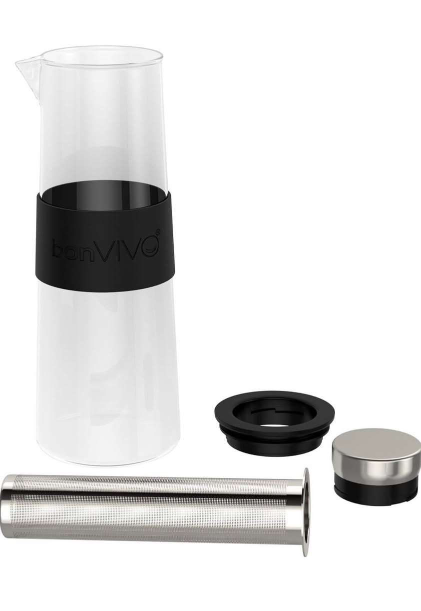 متوفرررر گولد برو 🔥🔥🔥🔥

صانعة القهوة الباردة فريدا من بونفيفو (BonVIVO Frida Cold Brew Coffee Maker) مصنوعة من زجاج البوروسيليكات مع فلتر دائم من الفولاذ المقاوم للصدأ.

السعة: تبلغ سعة الإبريق 1 لتر، وهو ما يكفي لتحضير حوالي 4 إلى 8 أكواب.

المميزات: تتميز بتصميم موفر للمساحة، وقاعدة غير قابلة للانزلاق، وفلتر دقيق يمنع تسرب البقايا إلى القهوة.

الاستخدام: مصممة بشكل أساسي للقهوة الباردة ولكن يمكن استخدامها أيضاً لتحضير الشاي المثلج.


**إذا كنت صاحب هذا الإعلان وتريد حذفه لأي سبب، رجاءا أرسل رسالة إلى الدعم الفني**
