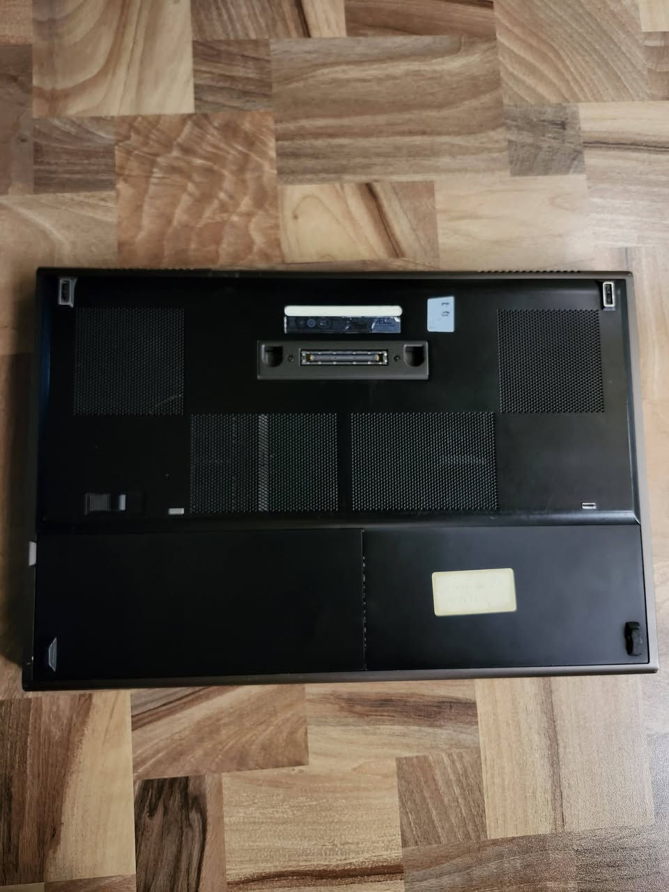 لابتوب نوع ديل precision m4800 💻
اللابتوب نوع ووركستيشن (workstation) الفئة المعروفة مال أعمال 

المواصفات:
المعالج: Core i7 4800MQ فئة MQ عالي الآداء 4 أنوية 8 مسارات سرعة البوست 3.70GHz

كرت الشاشة: خارجي Nvidia quadro k2100m ذاكرة 2G 

الرامات: 16G قطعتين تدعم dual channel 

الشاشة: حجم جبير 15.6 الجودة 1080 FHD 

نظام التشغيل: وندوز 11 منزل على SSD 

كيبورد RGP مضيئ وياها شاحنة 180 واط 

اللابتوب ترهم للدراسة وتشغل العاب وتصفح طيارة ومعروفة مواصفات الأعمال اللابتوب تجي فريم المنيوم كلش قوي 

السعر: 250 الف 💸
العنوان بغداد الحرية متوفر توصيل 🚚 
واتساب: *********** ☎️ 
رابط تواصل: https://wa.me/9647733601242
