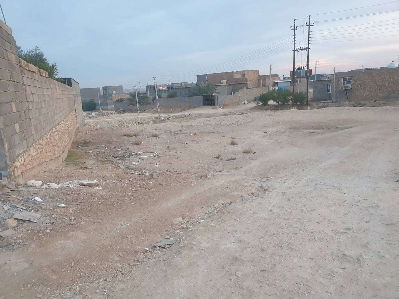 بسم الله
للبيع قطعة ارض طابو صرف في منطقة الوسطى (ركن)
قرب المدرسة الصينية تبعد عن الشارع(100)متر 
المساحة(650)متر 
السعر (35)مليون وبيها مجال 
مكتب عقارات الصفا الانبار قضاء حديثة 
الحي العسكري قرب منفذ النواعير او محمد بلنص 
الاستفسار ⤵️
(***********)
(***********)
