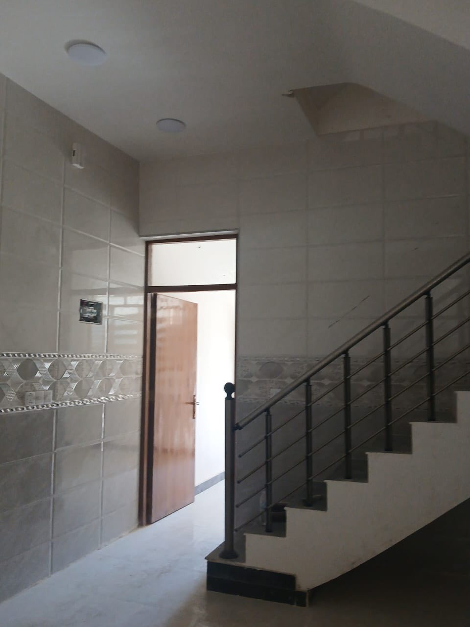 دار للبيع المساحة 50 متر ✅
طابقين ونص 3 غرف نوم 
حي البساتين حي الأكراد 
البيت جديد قريب على القناة 
للاستفسار ***********
