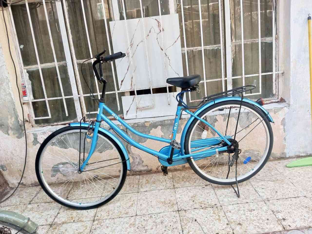 السلام عليكم بايسكل سياحي
حجم26 للبيع مديل 21 ب 115بي مجال بسيط ***********
