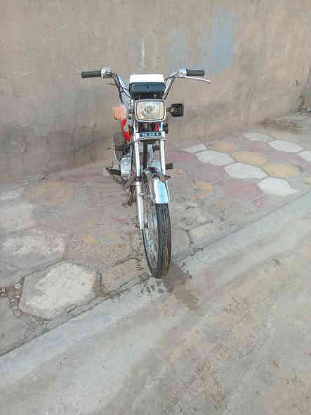 سلام عليكم دراجه للبيع اوراق موديل ١٢ دراجه نضيفه محرك موديل ٢٠٢٤ مامفتوح للبيع السعر ٨٥٠ وبيها مجال الاستفسار ***********
