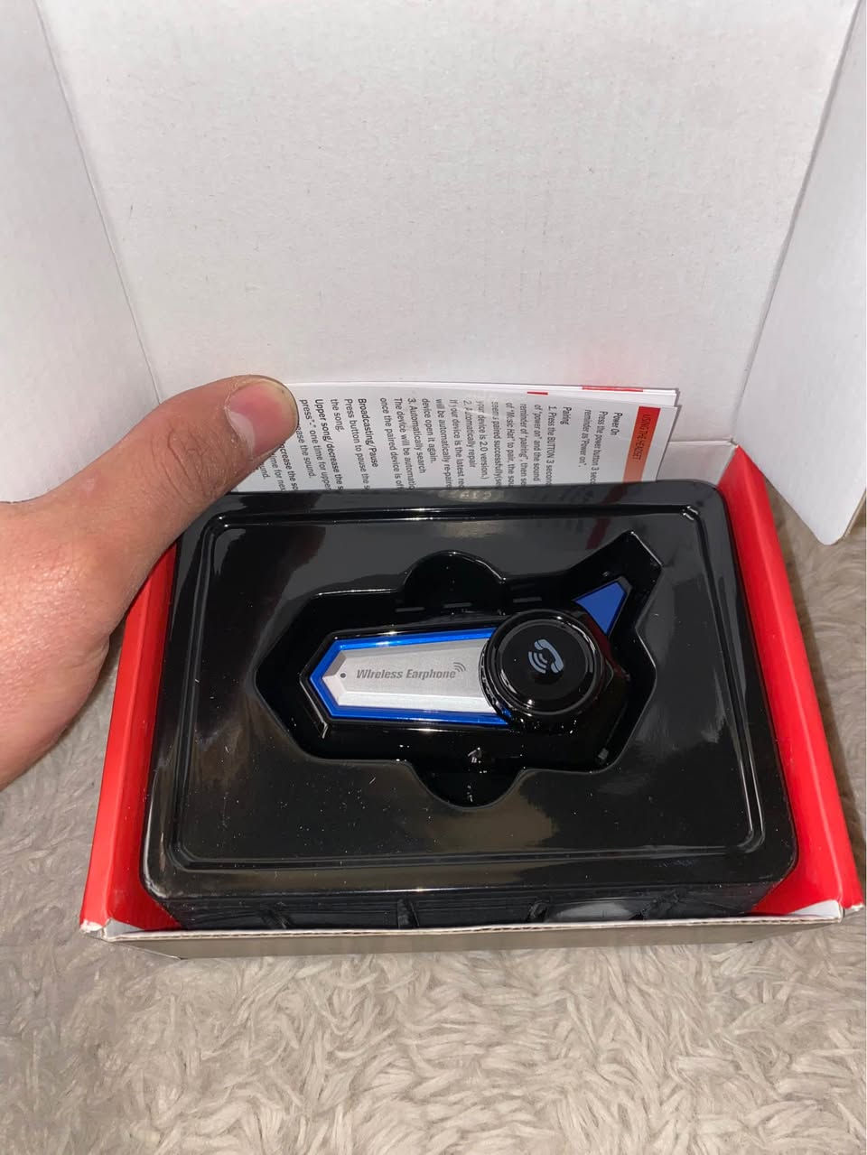 سماعة رأس لاسلكية للخوذة طراز BT31. 
تتميز بتقنية البلوتوث 5.0.
مقاومة للماء.
تتضمن ميكروفون 2 في 1 يناسب جميع أنواع الخوذات تقريبًا.
تدعم الرد التلقائي على المكالمات.
تحتوي على مصباح يدوي مدمج.*********** أربيل, العراق
