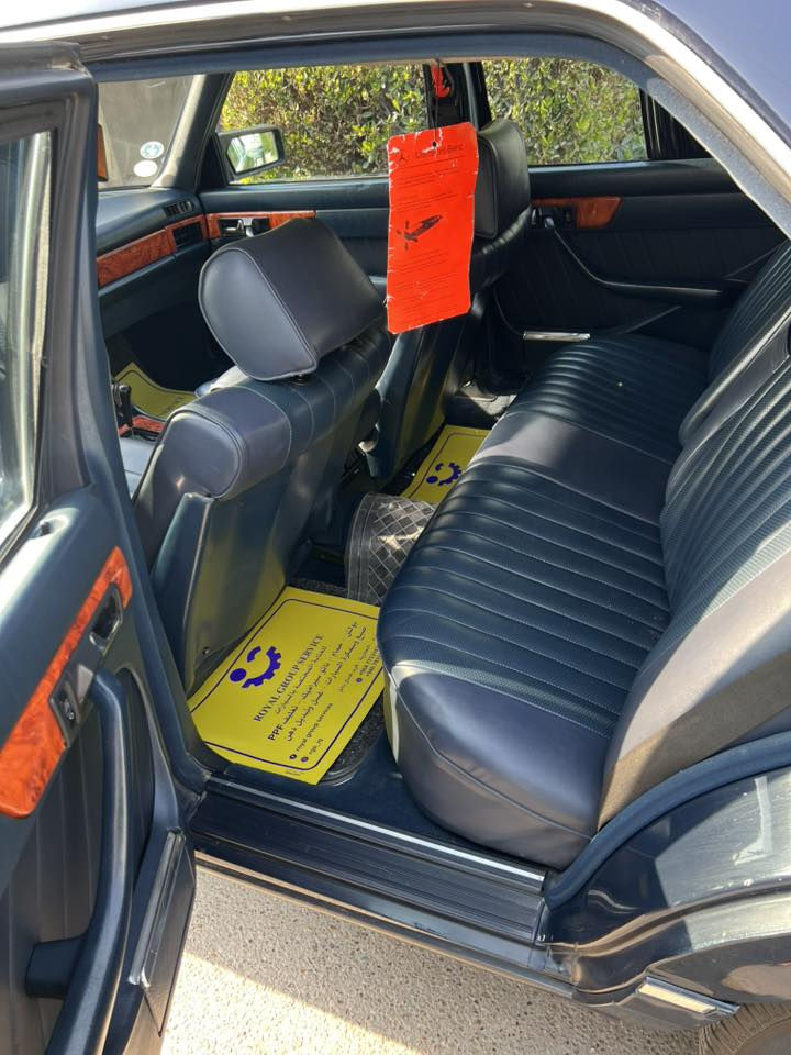 سلام عليكم مرسيدس جامبو للبيع 300 عنكبوت دبل مروحه دبل هورن دبل فيت بم اريل كهرباء جام 4 كهرباء سنتر لك شغال تبريد شرط ثلج باتري جديد داينمو جديده مال ام عيون تخم تاير جديد مصبوغه عام للجماليه بدون حادث قواعد دبلات سليمه صدر جديد كهربائيات السياره كلهه ع البلاد يعني ماكو اي واير جطل  تراي وين ما يعجبك اطلع السياره خير من الله ابد متوكف ملاحضه المكينه بيهه خيط تبخير  يعني مابي اي تاثير السياره بسمي رقم انكليزي تحويل ثاني يوم  السعر 90 بيهه مجال قليل بيع فقط مكاني بغداد الكراده  الشراي ينتصل واني حاضر *********** هاذ رقمي
