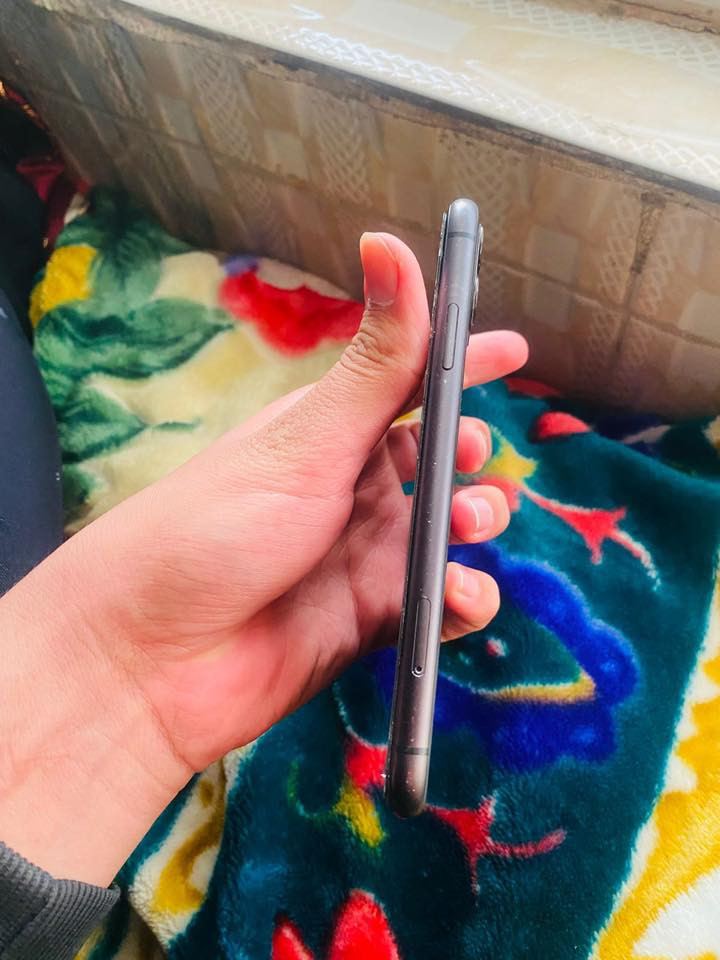 آيفون 11عادي بطاريه (93) ذاكره 128)شرط مامفتوح السعر 325) وبيه مجال***********
