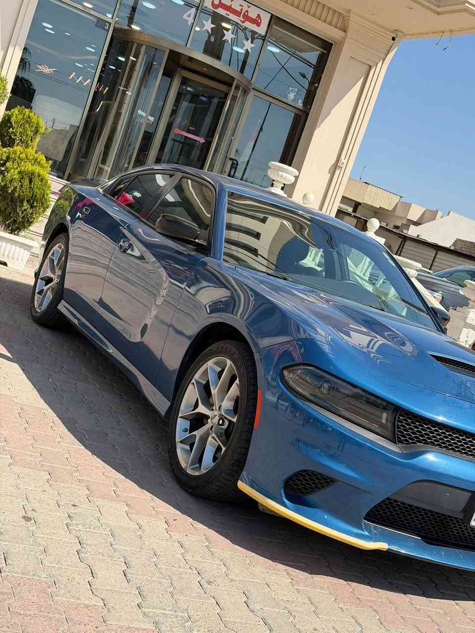 السلام عليكم جميعا 
1. جارجر للبيع فقط بدون مراوس 
2. فئة GT سوبر تراك باك 
3. الموديل 2023 
4. الرقم اربيل بأسمي تحويل مباشر 
5. اللون البحري الجديد مميز 
6. الحادث صفحة الراكب صبغ بدون دواخل وبدووووون ايرباك بجم كبس الشواصي واللغود والمكينه والكير والحدادية كفااااله عامه 
7. المحرك 3600 
8. شاشة كبيرة 
9. كشنات حضن 
10. دكمة سوبر تراك باك 
11. دكمة سبورت 
12. ماشية السياره 25
13. تحكم ستيرن جهتين 
14. ويل كب حجم 20 GT 
15. كشن السائق كهرباء 
16. تبريد تدفئة بالكراسي 
17. مانع انزلاق 
18. بصمة ابواب 
19. تشغيل عن بعد 
حساس خلفي اصلي
اخوتي الاعزاء غير متواجد عالخاص للاتصال على الرقم ***********
