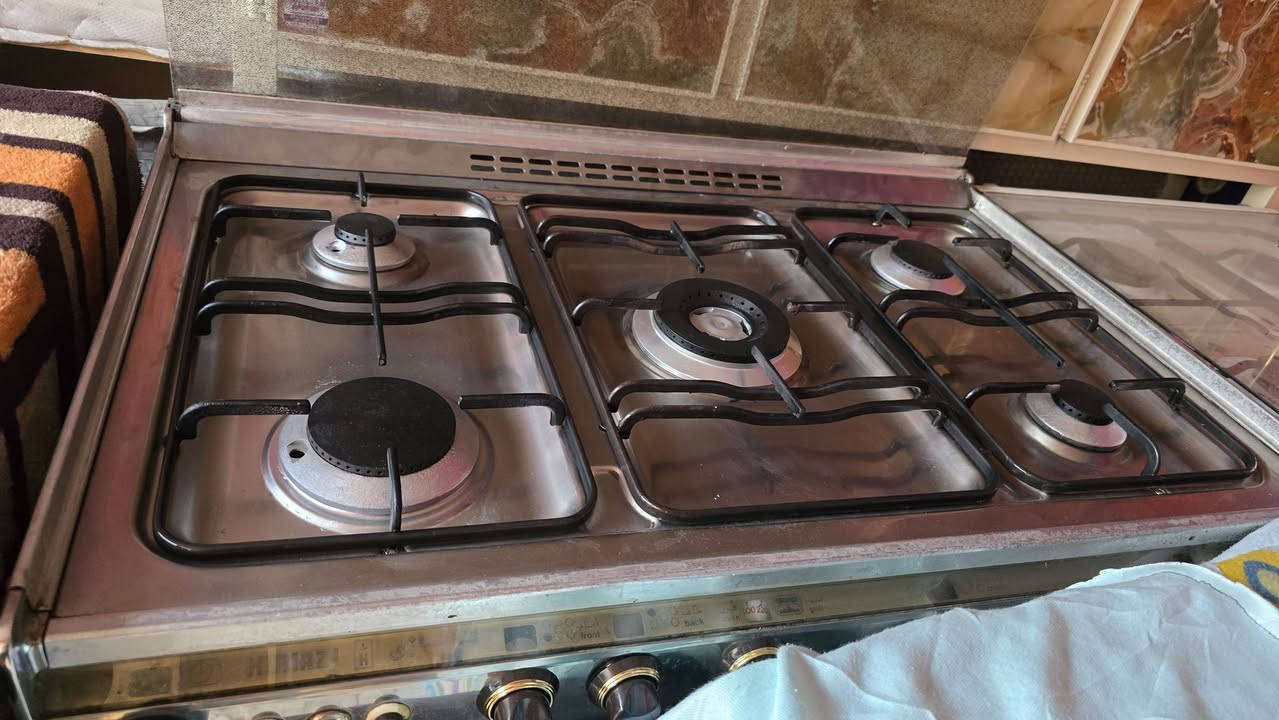 من رخصه الأدمن طباخ كريازي مصري نظيف اخو الجديد شرط الفحص سعره ٢٢٥الف الشراي يتصل *********** ***********
