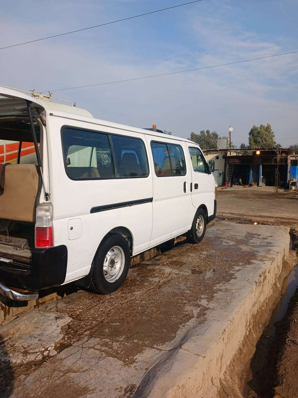 سيارة نيسان اورفان للبيع موديل2012  باسمي 
للإستفسار الاتصال على الرقم ***********
