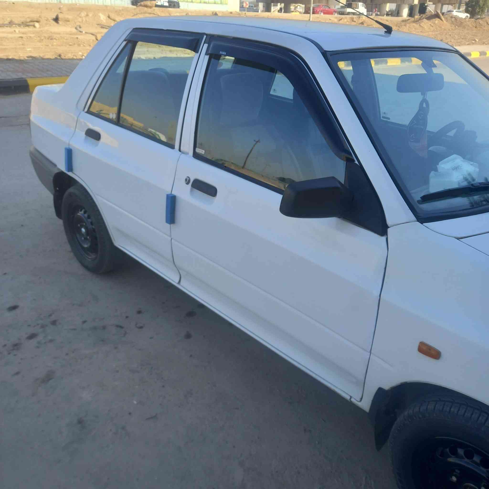 السلام عليكم  سيارة سايبة موديل 2018 بيضة صاحبها بالكوت السعر قفلها 45 ورقة وبيها مجال وجديده وبأسم الي يريد يبيعها  الرقم ***********
