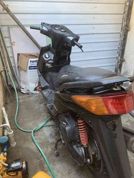 السلام عليكم 
سكنس فحل نوزل قبق نفخ ياباني دراجه مفوله مناقصها اي شي كفراتها كلها موجوده مكينه شلعه ومعدل شرط
 السعر 700 
مكاني بغداد حي الجامعة 
رقمي ***********
