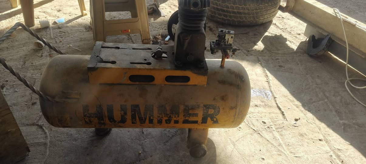 كمبريسرات للبيع حجم 50 لتر سعرهن125 الف  اثنينهن  واحد نقص ماطور مكان كربلاء ***********
