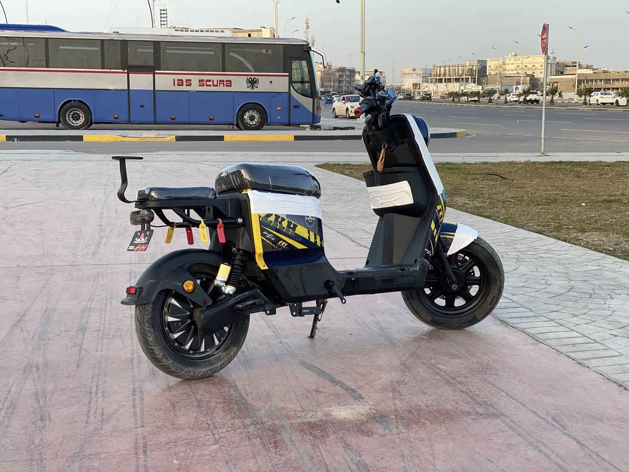 سلام عليكم دراجة R11للبيع موديل 2025خمس بطاريات 🔋 حجم22 دراجة نظيفه السعر 550 وبيها مجال للتواصل على هذا رقم *********** العنوان البصرة دور صحه
