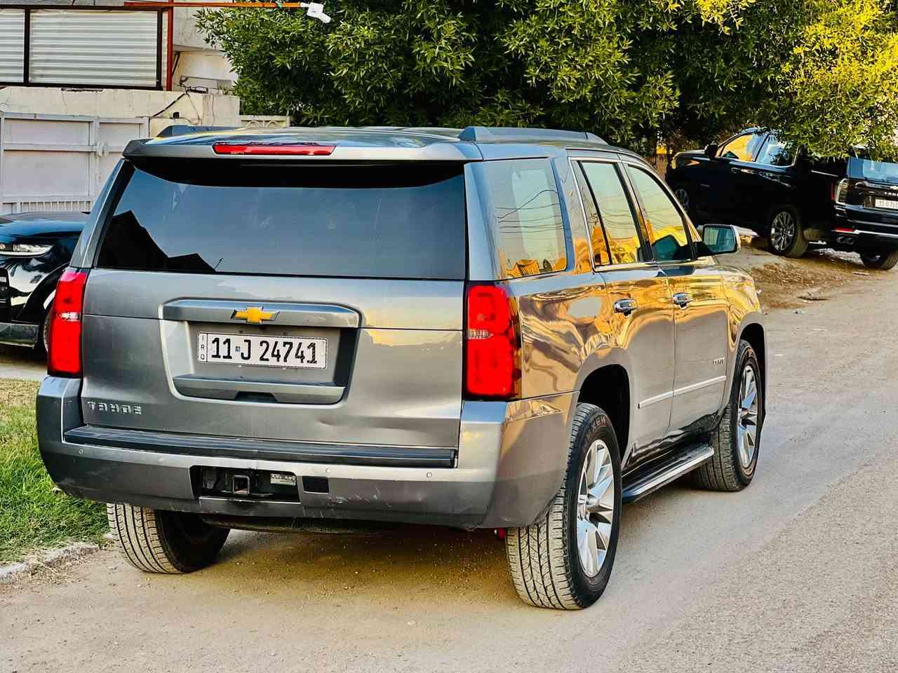 السلام عليكم
للبيع فقط تاهو 2019
***********
السعر 299
  نص مواصفات : LT
مقاعد جلد 
كراسي كهرباء 3 دكم 
قاصه 
فرس وسطي 
ويل كب بريمر 22 
تبريد مركزي 
شاشه كبيره 
كامره دواره 
تحكمات تبريد خلفيه 
رادار 
تنبيه 
نضام السير ع الخط 
محرك 5.3
حساسات 
مري كهرباء 
كروس سرعه وتحكمات 
مانع تزحلق
ليد امامي خلفي 
لايت عدسة زنون متحركه 
كشاف زنون 
سبعه راكب 
ماشيه 73جديده بمعنى الكلمه 
رقم بغداد بسمي

شرط التحويل 
السعر 299
***********
العنوان بغداد
