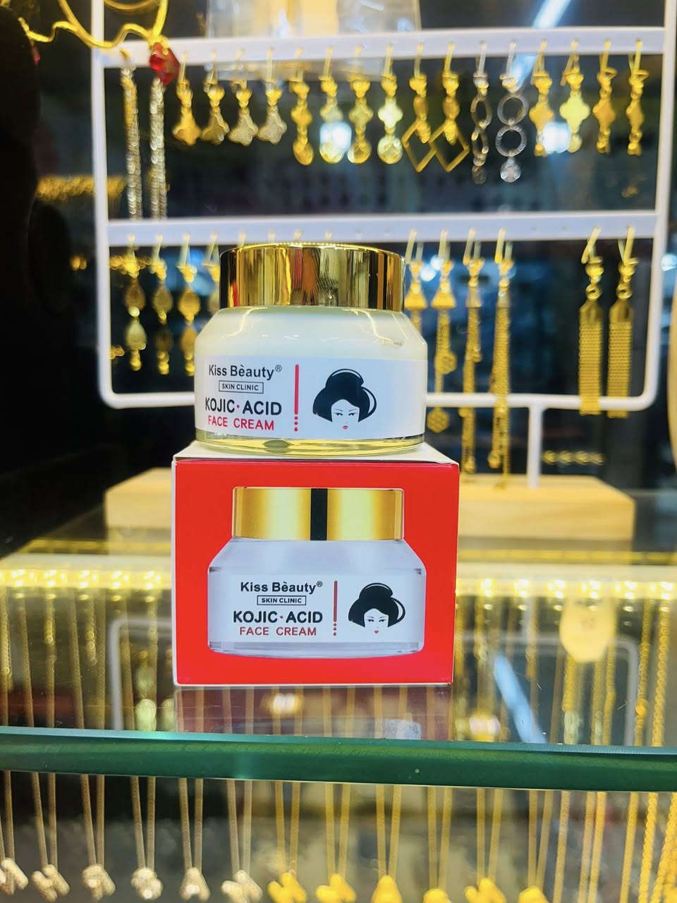 كوزمتك ئاسو❤️
اهلاً وسهلاً زبائننا الغوالي ❤️
وصل وجبه جديد 

كريم الوجه Kiss Beauty  لترطيب وتبيض البشرة الوجه
بحمض الكوجيك    اصلي 💯💯💯
❤️
العنوان/خانقين شارع الاطباء فرع عماد مرطبات ❤️
يوجد خدمه توصيل لجميع محفظات العراق


**إذا كنت صاحب هذا الإعلان وتريد حذفه لأي سبب، رجاءا أرسل رسالة إلى الدعم الفني**