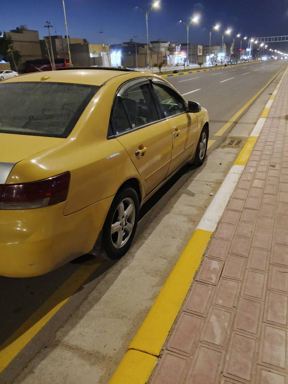 السلام عليكم سوناتا للبيع موديل 2007بيه صفحة اليمنه ضربه وتبديل 2بيبان السياره حلوه ومرتبه رايده 70ورقه 
***********

