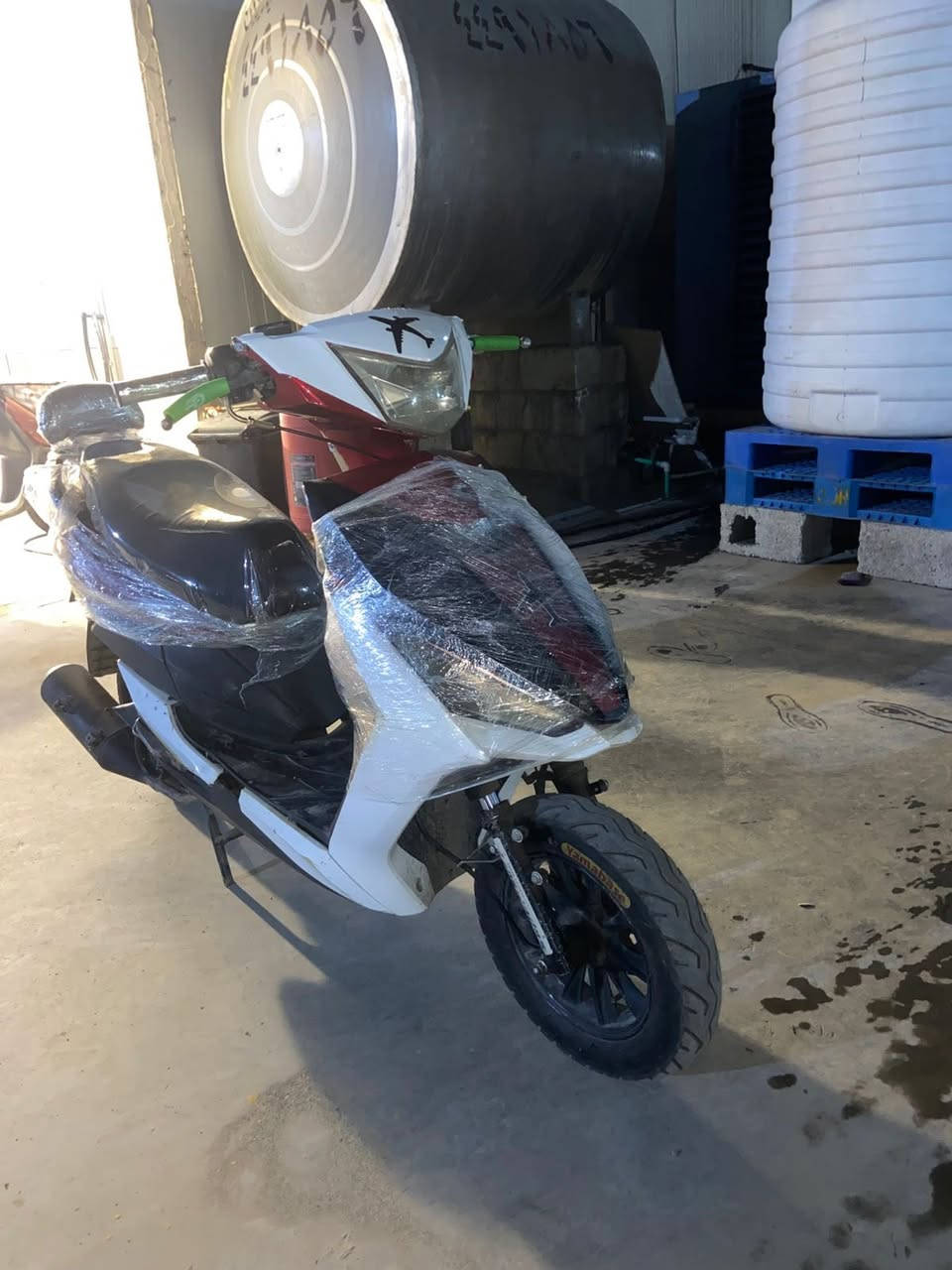 السلام عليكم دراجه للبيع سعره 200الف وبيه مجال العطل بيه كسر خفيف بل كفرات وخلل بل مكينه لعنوان أربيل للتواصل ***********
