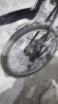 اسلام عليكم ورحمة الله وبركاته  شباب عندي هاذا البسكل للبيع  نضيف  كدام العين  مكاني موصل الشراي ينتصل عل رقم الواتساب  *********** السعر 35وبي مجال
