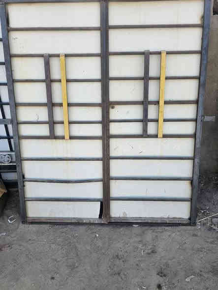 السلام عليكم هاذ الباب البيع الرتفاع مترين والعرض مترين اله ربع ***********مكاني سوق الشيوخ قرب موكب شهيد الجمعه
