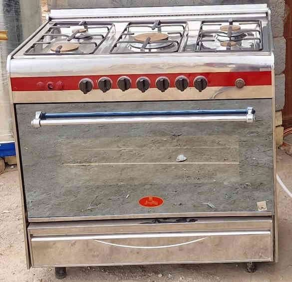 طباخ مستخدم قليل نظيف جدا خمس عيون مع اوفن كلة شغال على الفحص بسعر 225
وايضا متوفرة طباخات بأحجام أخرى ومواد منزلية وقنفات جديدة وبأسعار مناسبة 
العنوان حي السبل 
***********
