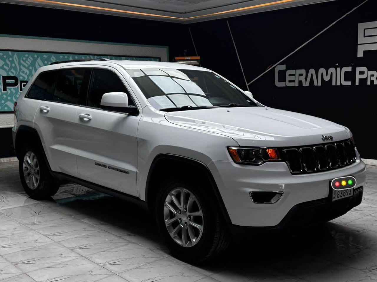 جيب كراند شيروكي موديل2021
مواصفات لاريدو 6 سلندر رادار جانبي 
حساس خلفي
تشغيل عن بعد 
كراسي تدفئه 
شاشة جبيره
تدفئه ستيرن 
جنطه كهرباء 
السياره وارد كندي 
كلين تايتل 
ماشية 95 الف وقابله للزياده 
بالعراق صارت صار بيها قطعتين تبديل بدون صبغ
بدون ايرباك بدون دواخل 
باقي السياره كفاله
رقم صاحب سيارة ***********
