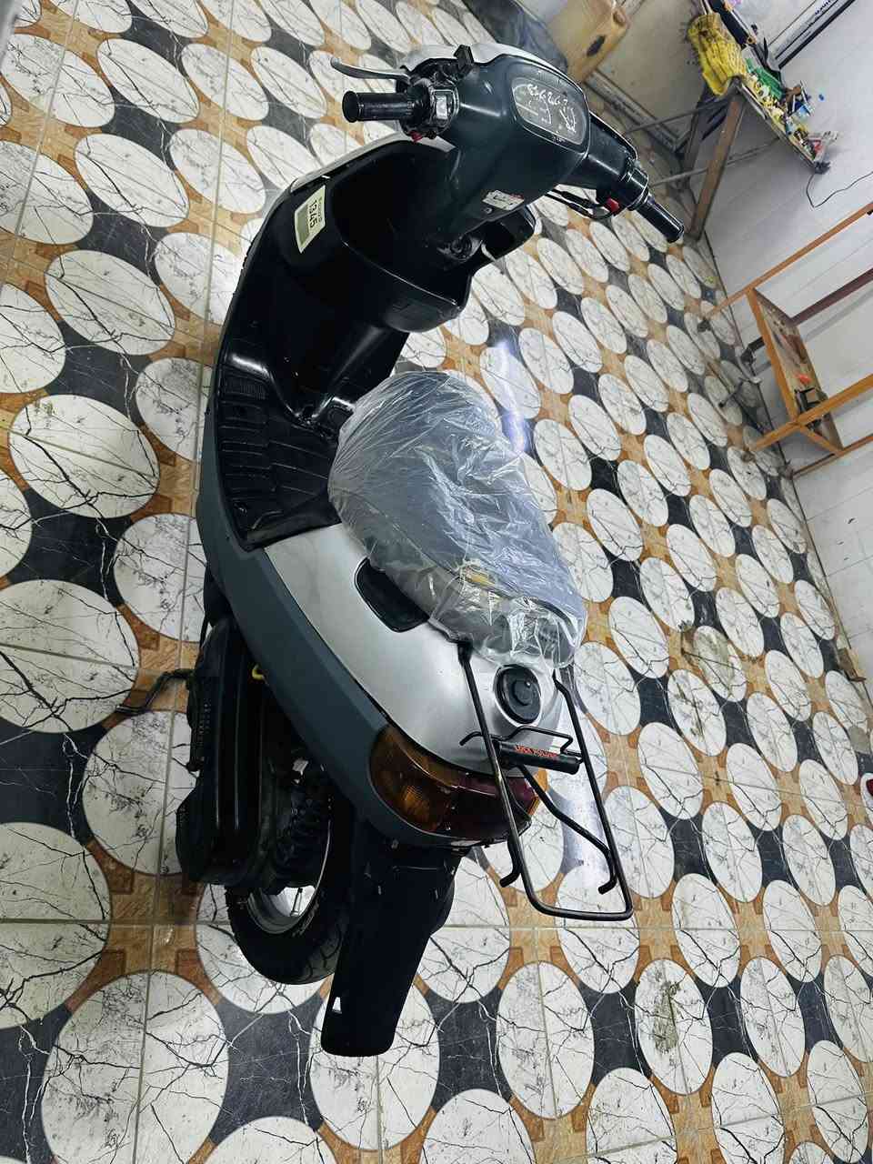 السلام عليكم درجه بطه للبيع  موديل 1999 درجه كلش مانقصه  مامفتوحه. سعر 375 هذا رقمي ***********  عنوان كربلاء  الحر
