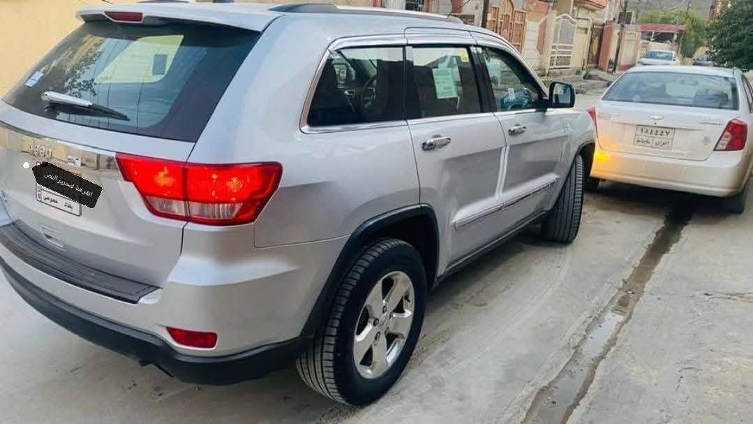 للبيع جيب موديل 2013 خليجي. السيارة مشى عليها 114 ميل، بها صبغة على قدر شبر فقط موضحة في السونار. السيارة مال جناي،  السيارة متحولة مرتين فقط ،  كير ومحركها مضبوط شرط. تأخذ السيارة وتترحملي،ايطارات2 جداد وباتري جديد  ورقمها الجديد إنجليزي بغداد (11) ، سنوية تنتهي في 2031، باسمي، نفس اليوم أحولك. عارضة بسعر 215 $ وبيها مجال.  
الموقع: ديالى/ بعقوبة، مرور ديالى أو المقدادية.


**إذا كنت صاحب هذا الإعلان وتريد حذفه لأي سبب، رجاءا أرسل رسالة إلى الدعم الفني**