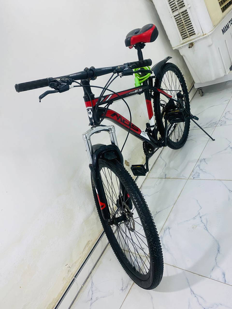 السلام عليكم
بايسكل جبلي رياضي للبيع الحجم وصط نظيف جدا السعر ١٠٠ بي مجال *********** @إشارة
