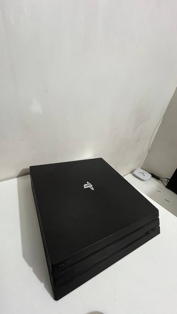 السلام عليكم
فور برو مهكر واحد تيرا لك ستيكر ما مفتوح ويا يدتين ( وحدة منهن بيهة درفت كلش بسيط غير ملاحظ ) وغراضة كاملة ما عدا الكارتونة
الجهاز ما بي اي عطل بس بي صوت شوي عالي ببعض الالعاب
مراوس بفايف و اطي فرق او بيع رايدة ب٣٢٠ قفل
مكاني بغداد حي اور موجود واتساب ***********
