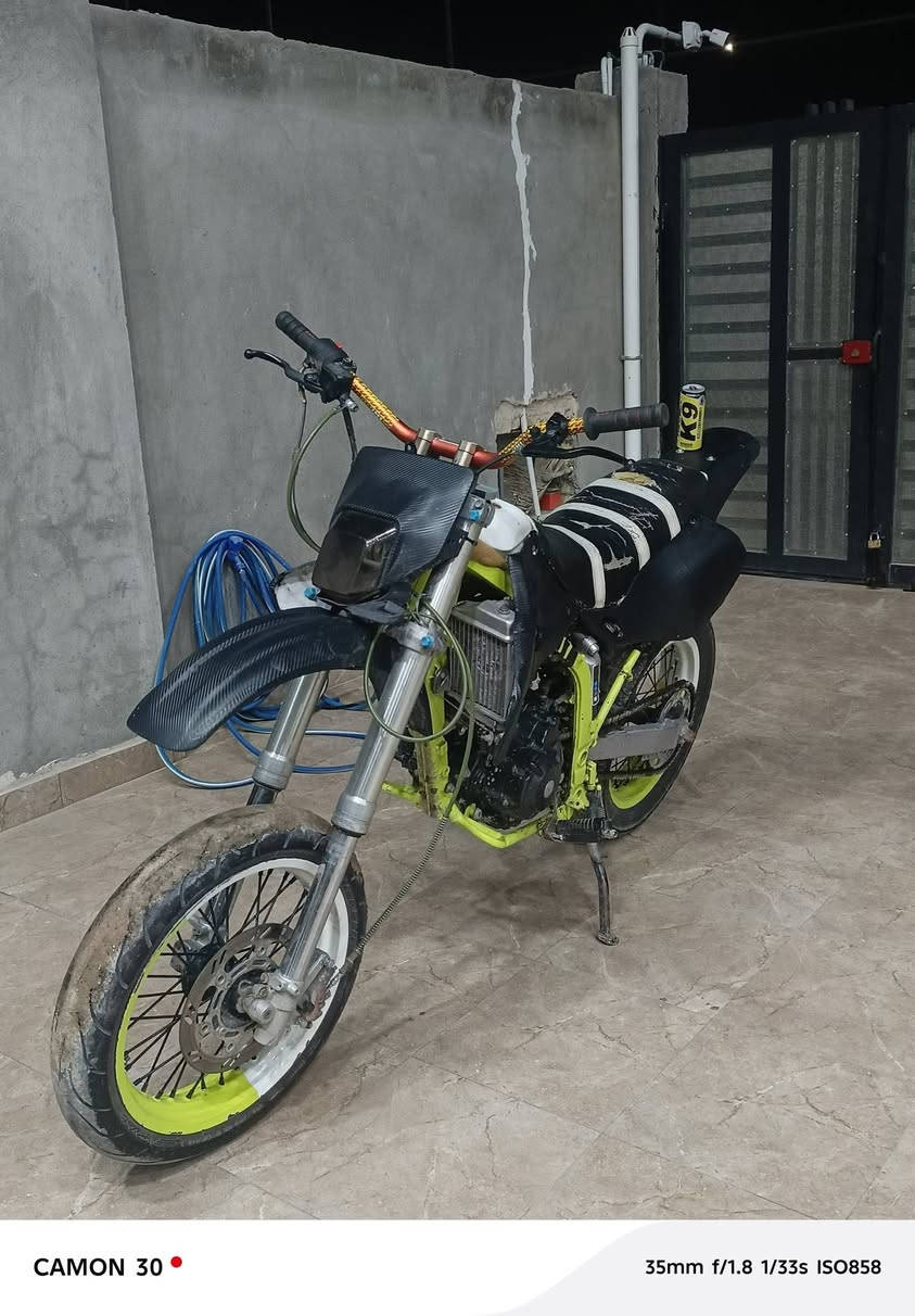 سلام عليكم قفاز CRF 250 ياباني للبيع نقصها بريك خلفي فقط سعره اخو البلاش ***********
