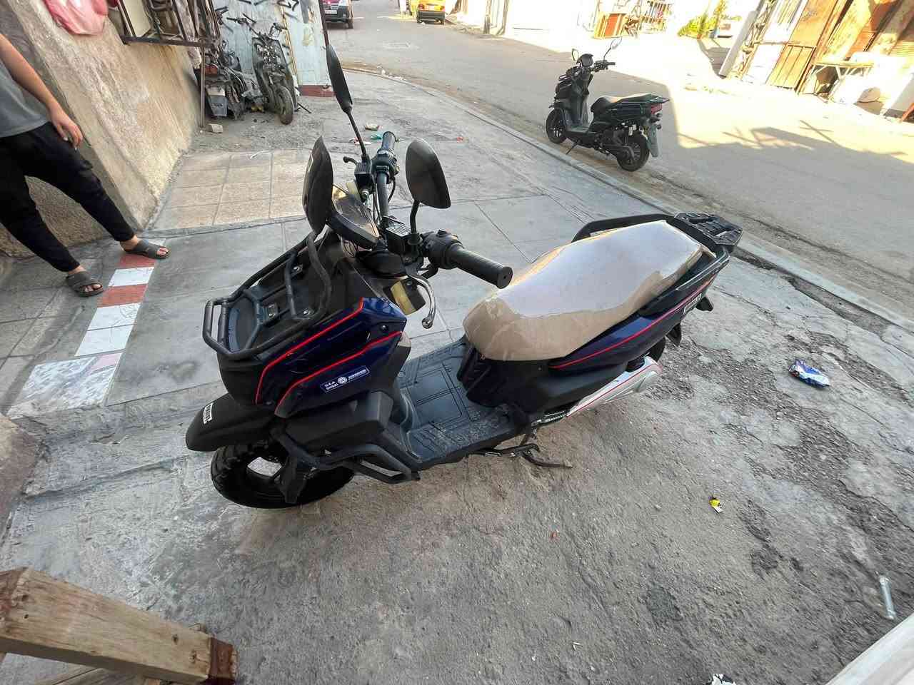 دراجه شحن اباتجي جبلي  الحديث ملف 3000 ست باتريات دراجه نضيفه ومرتبة تمشي سرعه ٩٩ حقيقي كامله مكمله بغداد المنصور قرب ساحة اللقاء السعر ٧٥٠ للتواصل صاحب الدراجة ***********
