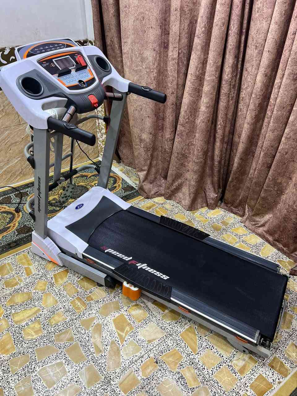 جهاز جري جبلي دبل ماطور نظيف حديث شاشه تحكمات لمس بي رجاج تكسير شحوم وبي شناو بطن وبي شاشه تعد وقت سعرات حراريه قياس نبضات القلب مسافه مقطوعه يحمل160KG سرعه عاليه 16.0 جهاز بي اواكس بلوتوث شاحن موبايل يطبك ومياخذ مساحه سعره 300 الف بغداد يوجد توصيل محافظات ***********
