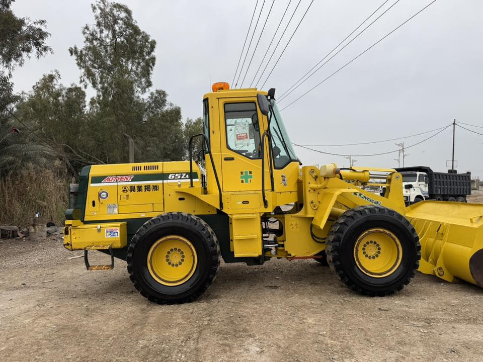 السلام عليكم شفل كاوسكي حجم 65ZAموديل 2003 اصل محرك ازوزه عدد الساعات 8000h الف ساعة دخول جديد للعراق شفل بحالة زيرو العنوان واسط الصويرة ***********
