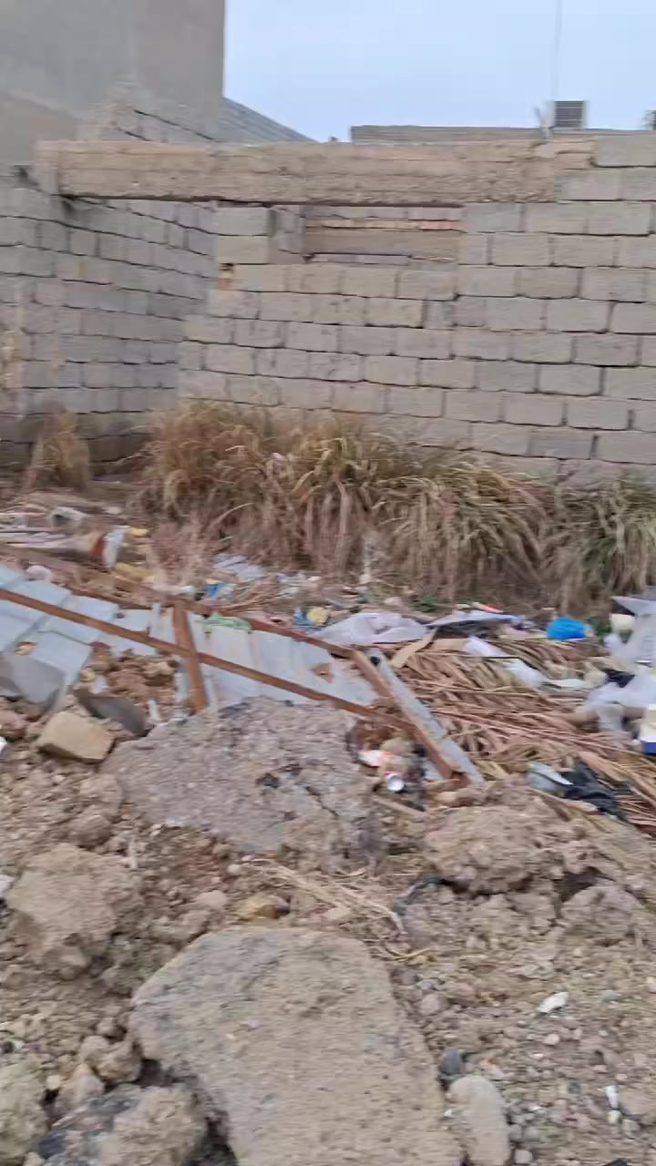 يالله يارزاق متوفر لدينا قطعه ارض للبيع في ديالى قضاء الخالص منطقه حي العمال المثالث  خلف جامع سعد شارع ٢٠ خامس قطعه عن الشارع العام مساحه ٢٤٠ متر طابو صرف *********** ***********  السعر ١٣٠ مليون بس شراي يتفضل
