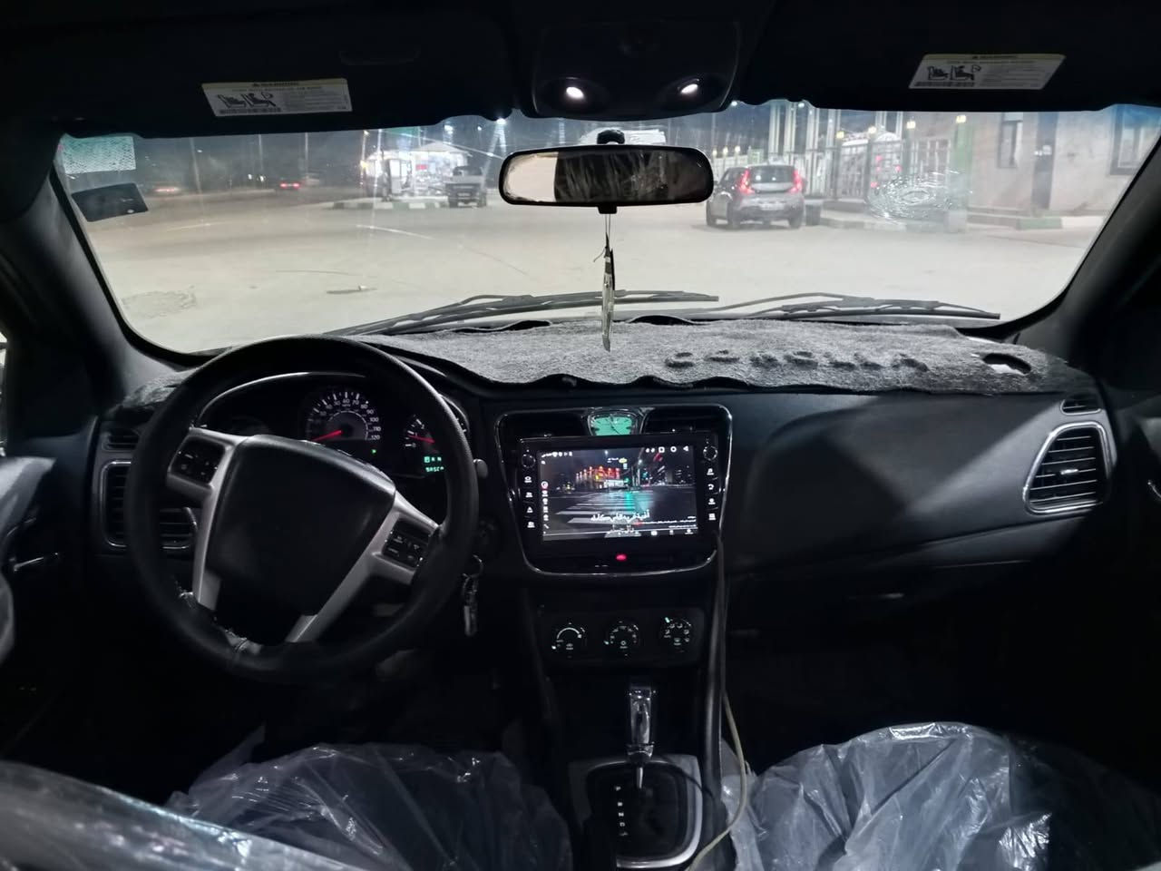 السلام عليكم 
للبيع او مراوس سياره كلايسلر   2012  c200 مواصفات شاشه كامره  تحكمات ستيرن تاير حساس كشن كهرباء لد نهاري 
محرك 2400 4 سلندر رقم بابل دولي ملاحضه بيها رشات صبغ اثر شخوط بدون حادث السعر 75 وبيها مجال الرقم  ***********
