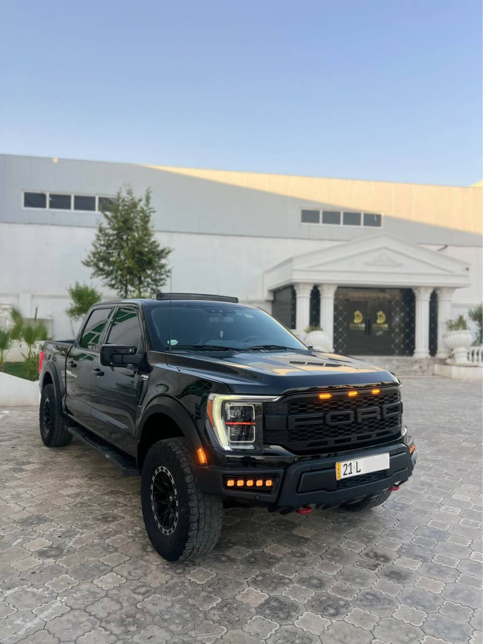 للبيع فقط . بدون مراوس 

سعرها 4 شدات و 20 ورقة.
سيارة فورد f150 موديل 2023
فول فول موصفات لاريات ماشية 78 الف
حجم محرك 3600 توين توربو تمشي عل بانزين عادي
سيارة جاهز للاخير و عليها هواي اضافات و تحديثات
بنسبة صبغ بيها ثلاث مكان صغار صبغ حك شبر اقل
رقم سنوية كلة جديد بشرط تحويل بيها كتاب تضليل
سيارة بشكل عامة محدث رابتر  خارج حتي ويالة تايرات
غراض بلادي مالتة كلة موجود وياهة سيارة بيها ppf ضمان
سيارة موصفات معروفة واحد عل واحد ميحتاج اوصفها 
مكان سيارة كركوك داخل مركز مدينة اي استفسار اتصل.

***********📞
***********📞 أربيل, العراق
