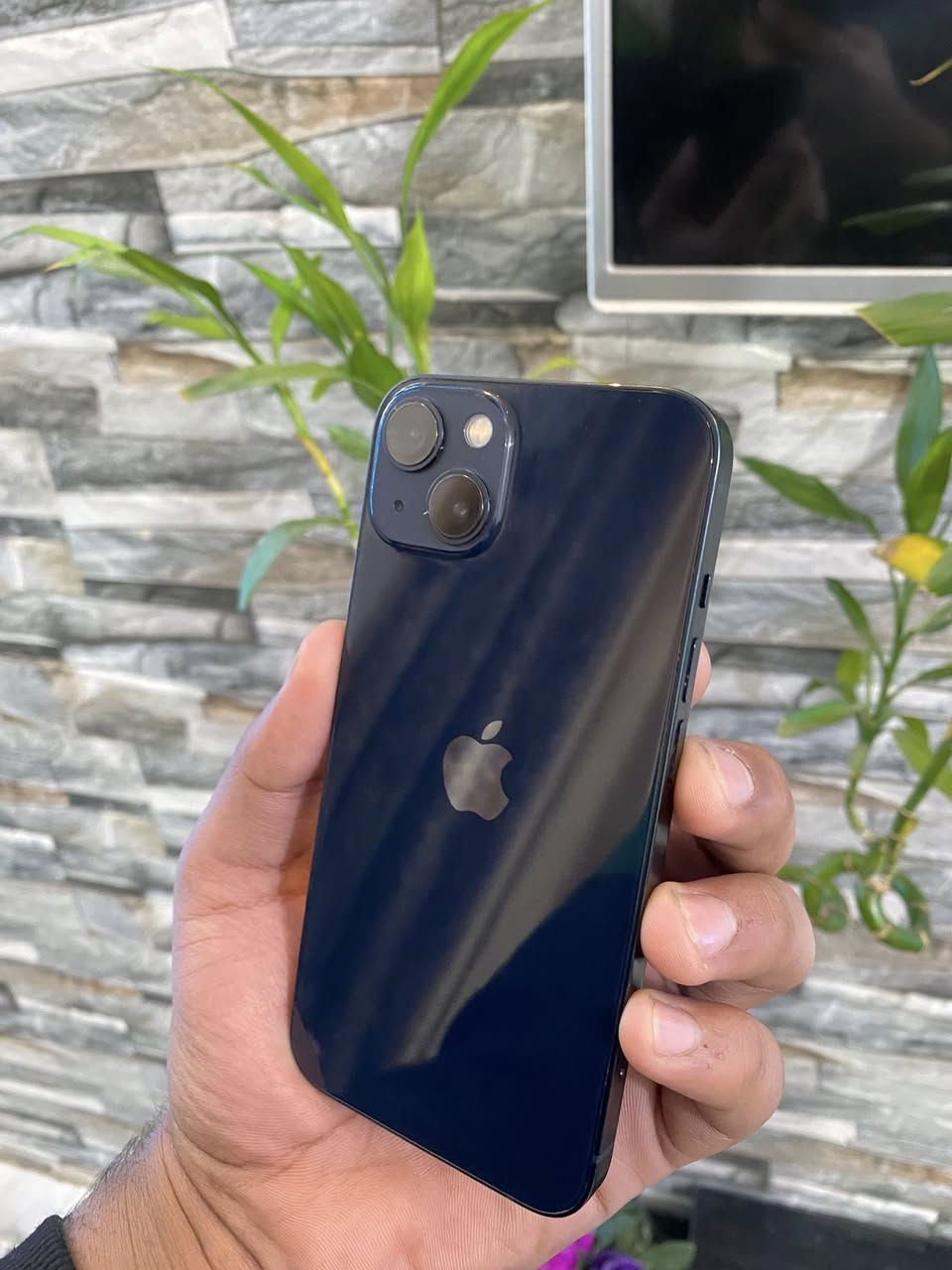 للبيع ايفون 13 عادي وتر بروف ذاكره 128 بطاريه 74 الجهاز ما مفتوح فول نضافه كله شغال السعر 425 وبي مجال العنوان بغداد حي النصر رقم الهاتف ***********
