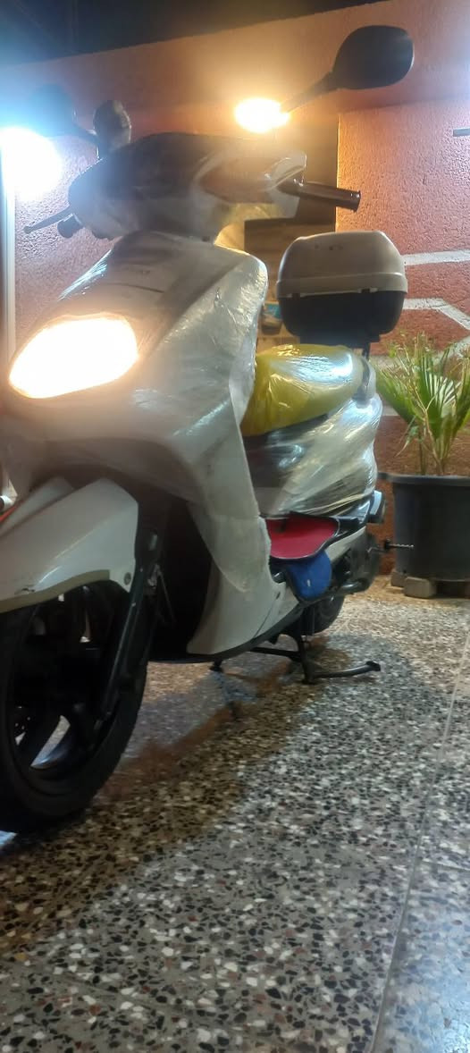 سلام عليكم  دراجة للبيع سكنس  سرعتها  110 رقم  وسنويه / الرقم ***********
