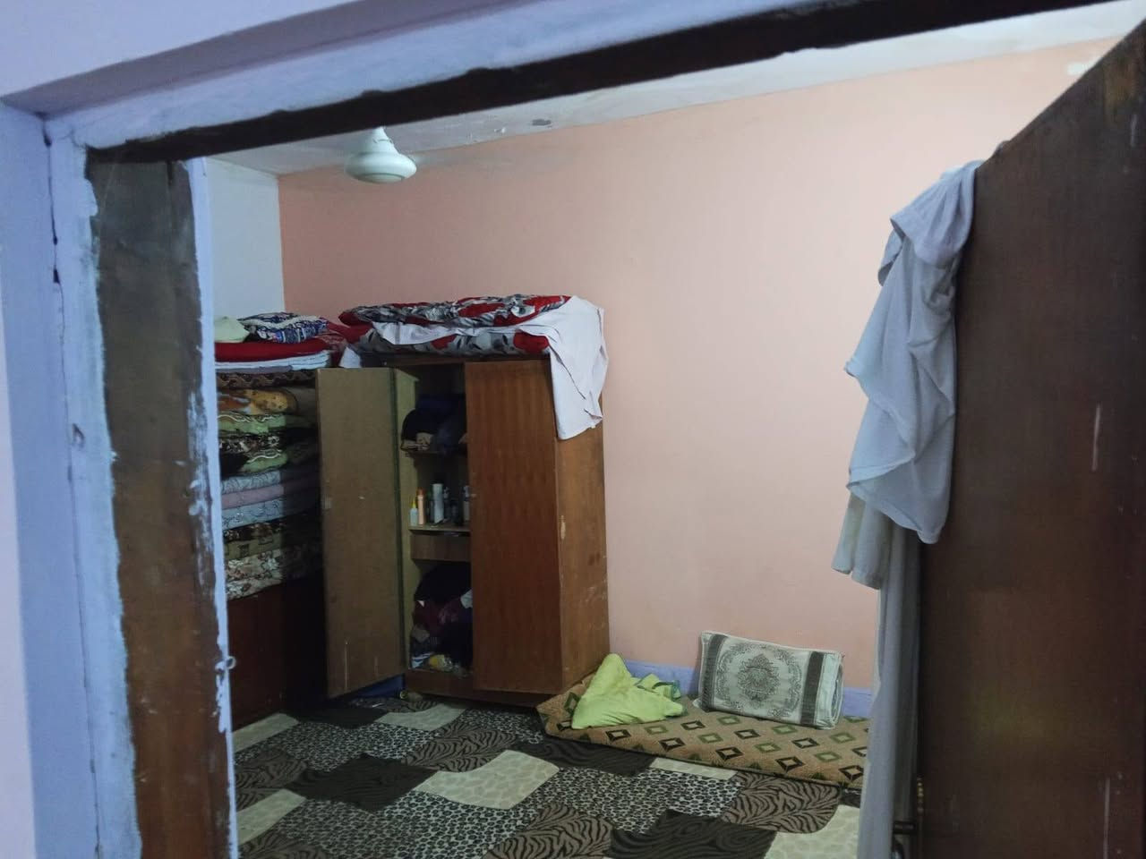 سلام عليكم دار  البيع القادسيه ابو عكرب  مساحته 150متر طابقين سعر 75وبي مجال ***********
