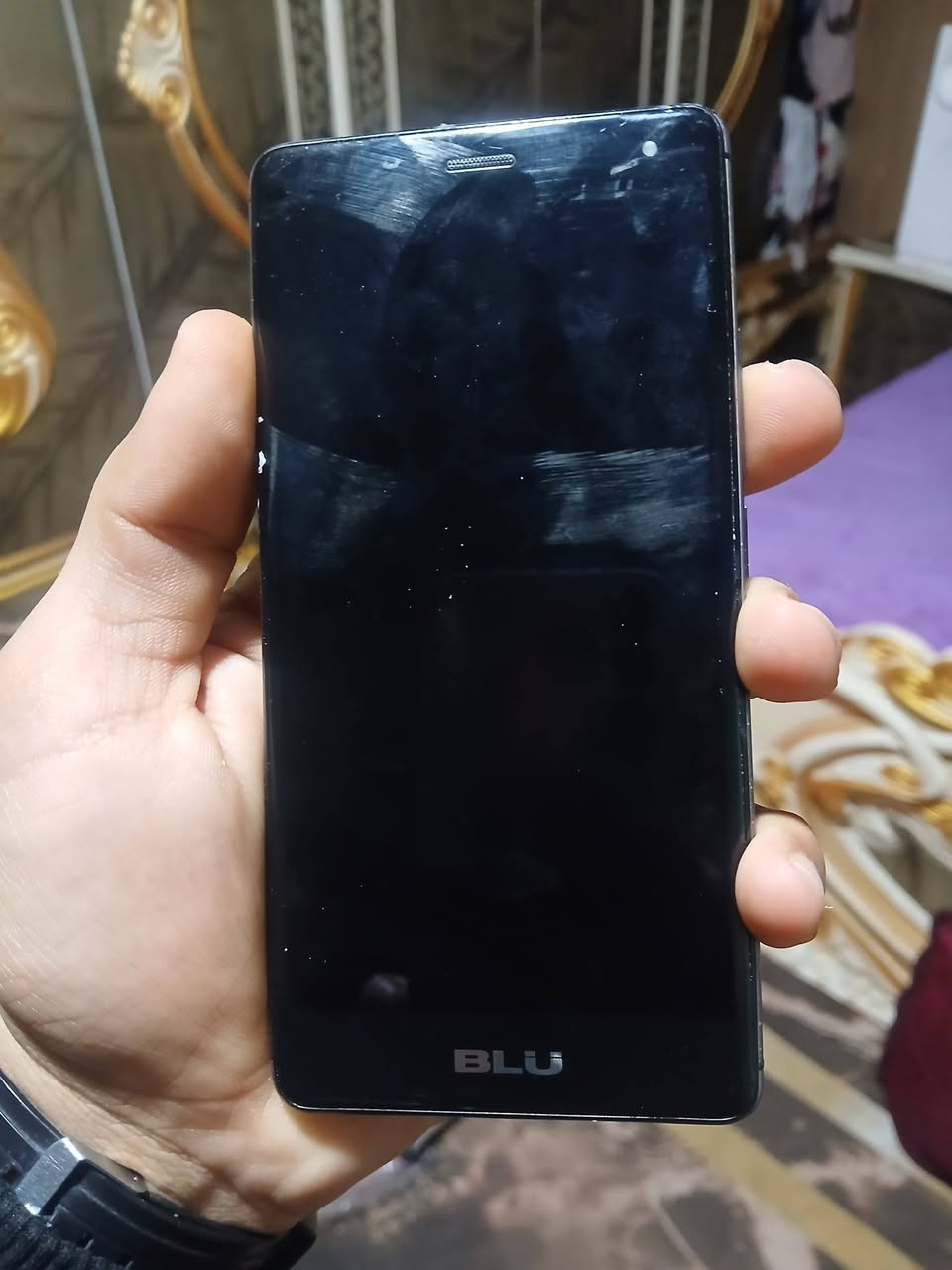 تلفون امزون نضيف وشغال  سعره ٤٠ الف والتوصيل مجاني ***********
