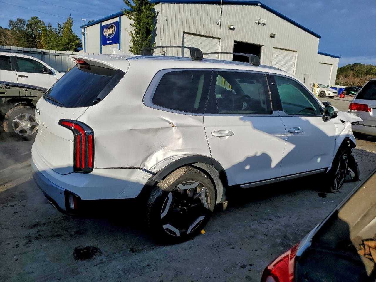 #أعـــلان_مــــــــــزاد #مكتب_بوابة_دبي
سعر نقل مخفض الى جميع الموانئ
ـ نوع السيارة : 2024 KIA TELLURIDE EX
ـ تاريخ المزايدة : 29/1/2026 الساعة 6:00 مساء 
ـ السعر : حسب تاريخ المزايدة المذكور أعلاه: 150$ دولار 
ـ الضرر والمواصفات : حسب الصور المرفقة
-جميع السيارات الهايبرد الكهرباء معفي
من الكمرك الضريبة والرقم مجاناً
ملاحـــظــة .. السيارات المعروضة داخل الصفحة هي مجرد نماذج بسيطة للمزاد
وللمزيد من المعلومات الحضور الساعة الرابعة عصرا الى مقر الشركة الكائن في:
شارع الحزام الاخضر المدينة المايئة- مقابيل حي العدالة #النجف_الاشرف
المكتب ***********
زيد الطفيلي***********
عبد الله الزاملي***********
للانضمام لكروب الواتساب اضغط ع رابط
https://chat.whatsapp.com/HEg5DTFOYCnFPwSoSvOuuq
