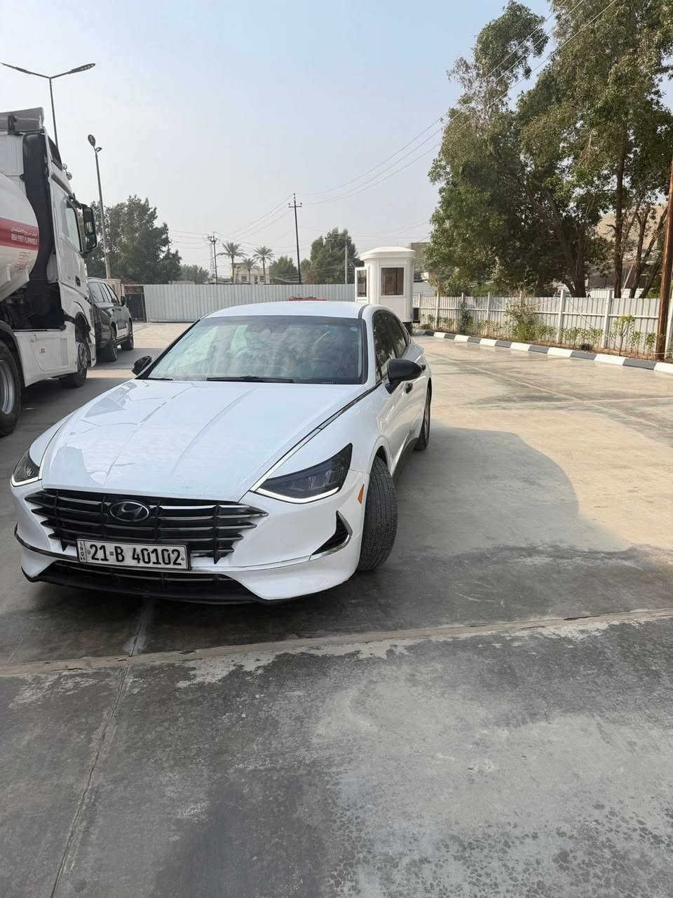 السلام عليكم
هونداي سوناتا 2021 

حادثها باب خلفي اصلي نفس الون وشويه صبغ بل هلاهل الخلفي 
بجم كبس بدون ايرباك السياره

مواصفات نص

شاشه 
رادار امامي 
رادار خلفي 
كير دكم
طفاء ذاتي
مانع صتدام
هند أبريك بصمه

كأمره 

تحكم ستيرن 

محرك 2500 تنفس طبيعي 

سياره جاهزه بدون نقص 

مكانها بغداد تقاطع درويش 

رقم سليمانيه بسم عربي  ساكن. بغداد     وكاله تحويل حاضر 
السعر 155.  ***********
