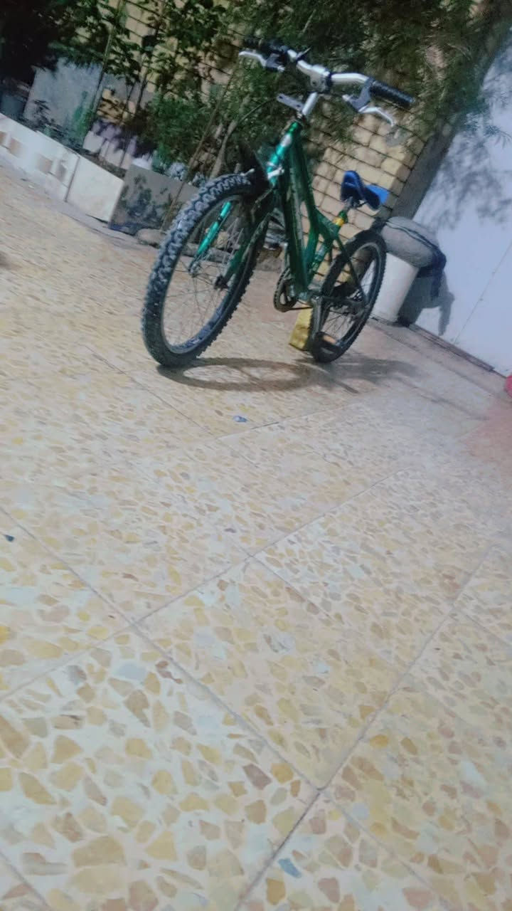 السلام عليكم للبيع بايسكل جبلي حلو حجم 22 مستعجل على البيعه ب 30 وبي مجال ***********

