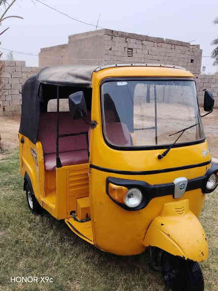 سلام عليكم تكتك. بياجو مديل 21 تكتك. خير من الله للبيع مستعجل. مكاني واسط. قضاء الحي. سعر. مليونين. 350وبيه مجال أوراق اصوليه   ***********  المو. شراي لا يكسر. بحلال العالم.  وشراي. بخدمته
