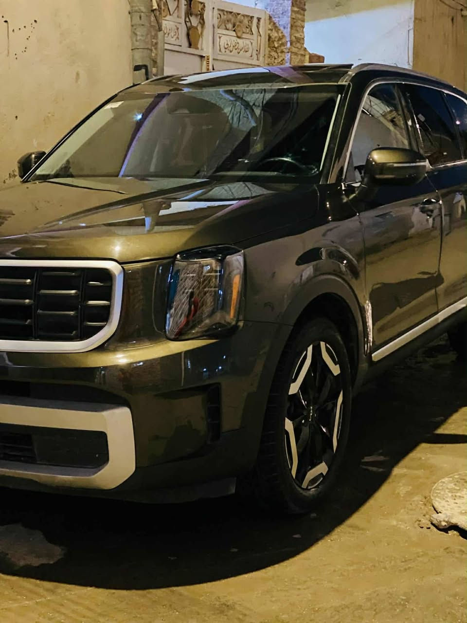 السلام عليكم ورحمة الله
للبيع سيارة: كيا تيلورايد  S وارد امريكي  موديل 2024 3
رقم بابل شهداء باسمي يعجبك وكاله اي شي 
•الضرر:   جاملغ امامي وباب السايق مبدلات وبيه جوه قبق البانزين صبغ طخه خفيفه ببدون دواخل وباب الوره السايق هم بيه صبغ يعني اربع قطع صبغ بدون دواخل البجم كبس والسياره جديده     ايرباك دركه او دشبول  ضاربات 
•

•المواصفات :
▪️السيارة: كيا تيلورايد S لون زيتوني
▪️المحرك: 3.8L (ستة سلندر)
▪️العداد: 52000 الاف ميل  
▪️حجم الويل: ويل كب حجم 20 مع طقم تايرات بحالة ممتازة مشلن 
▪️تحديد مسار
▪️سلايت روف [ فتحة سقف ]
▪️خاصية تحديد المسار
▪️رادار امامي للتوقف التلقائي
▪️حساس خلفي
▪️حساسات و رادارات الاجتياز الجانبية (نقاط عمياء)
▪️كامرة خلفية دوارة اصل مع الستيرن
▪️تحكم فول كهرباء لمقعد السائق 
▪️شاشة الدشبول حجم كبير للتحكم بايعازات السيارة
▪️كشنات السيارة جلد اسود اصل
▪️تدفئة الكشنات المقدمة
▪️السيارة 7 راكب
▪️ثلاث قطع تبريد
▪️تشغيل عن بعد
▪️سستم صوت
▪️المقاعد الخلفية منفصل ملكي
▪️تحكم ستيرن جهتين بلوتوث وحاكية وكروس سرعة وتحكم صوت 
▪️نظام ABS مانع انزلاق

السعر المطلوب 250ورقه مع المجال بسيط او مراوس حسب القناعه
 
للاستفيار اكثر الاتصال او واتس اب على: *********** 
مكان السياره بابل مركز مدينه
